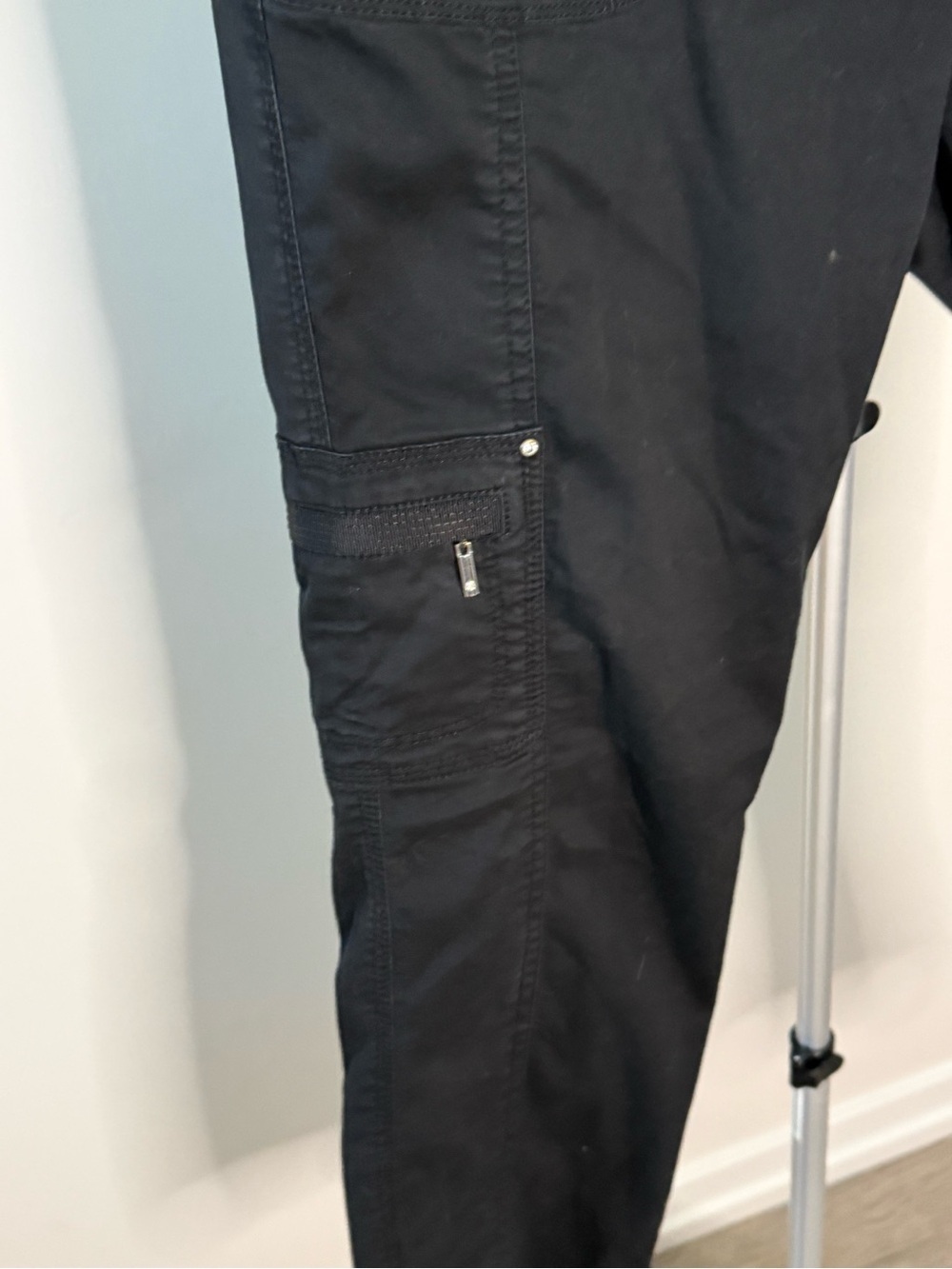 White House Black Market Black Cargo Pants – Size 4 - Picture 3 of 8